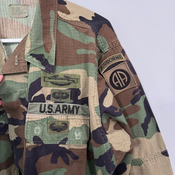 Vintage U.S. Army Woodland Camo BDU Combat Jacket Size Large Regular w/ Patches - Picture 4 of 7
